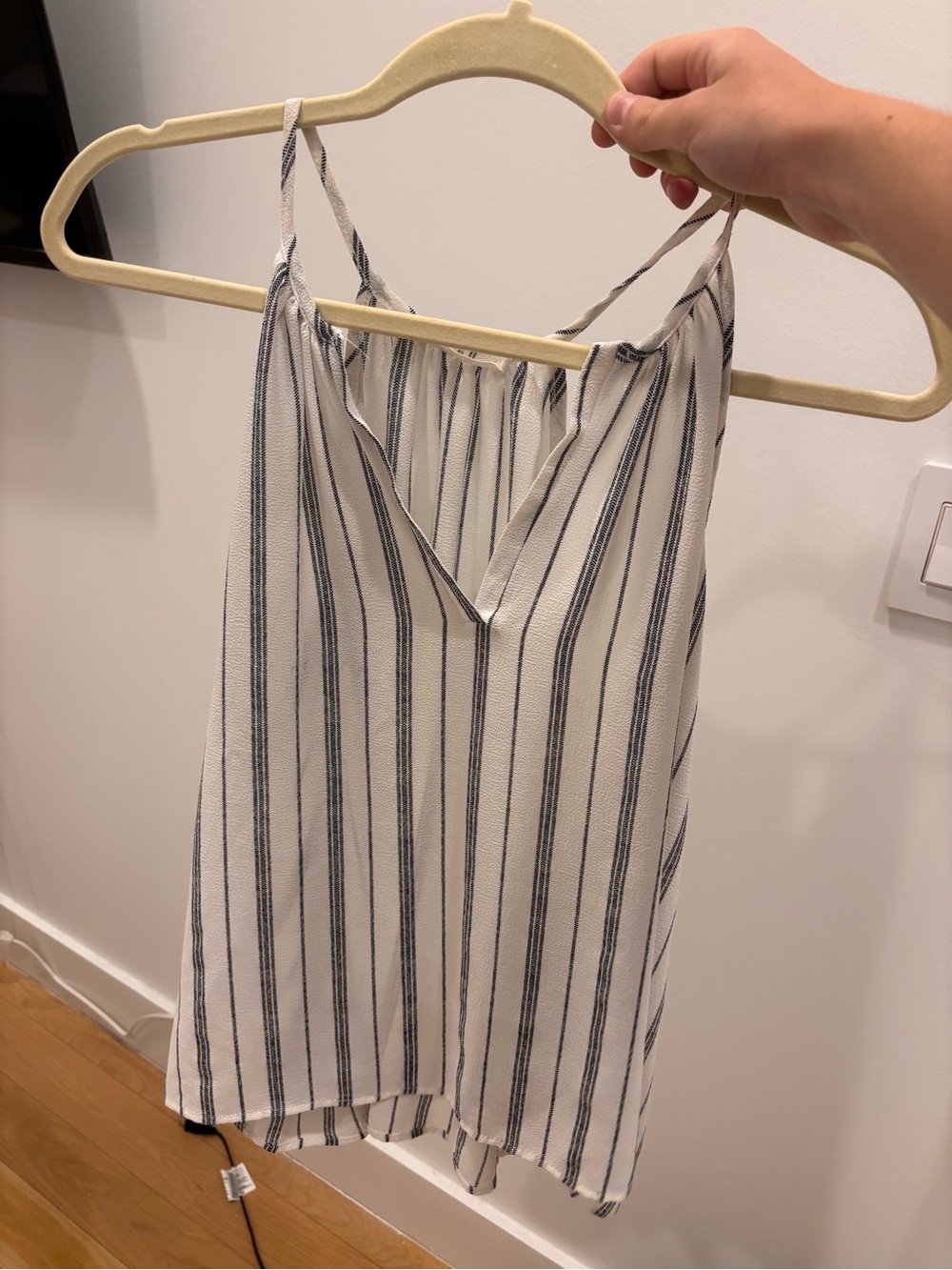 Striped Sleeveless V-Neck Tank Top - White & Navy
